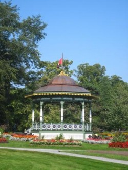 Bandstand-web-250x333